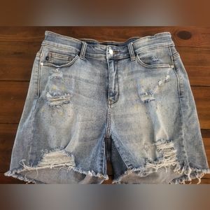 *PENDING BUNDLE OFFER* JUDY BLUE Distressed Stretch Denim Paint Splatter Shorts
